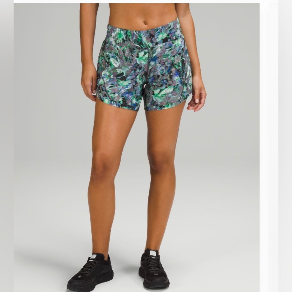 Lululemon Track That Mid Rise Shorts, 5” size 10. Super popular print!
